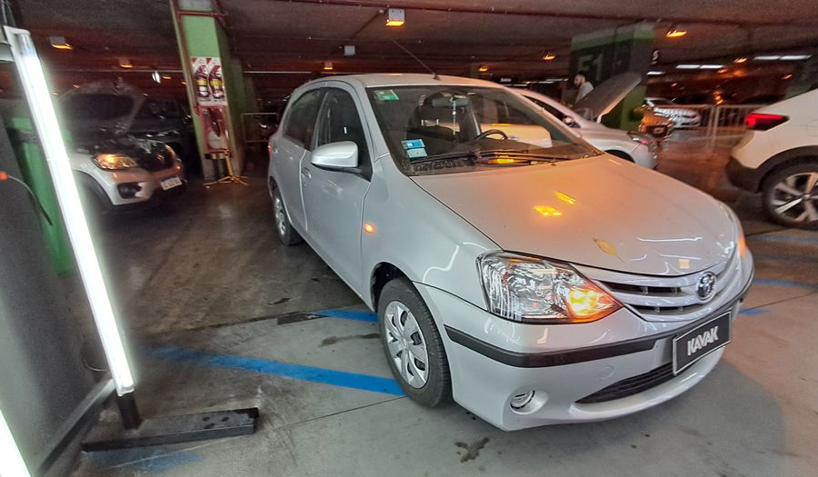 Toyota Etios 1.5 XS Hatchback 2015
