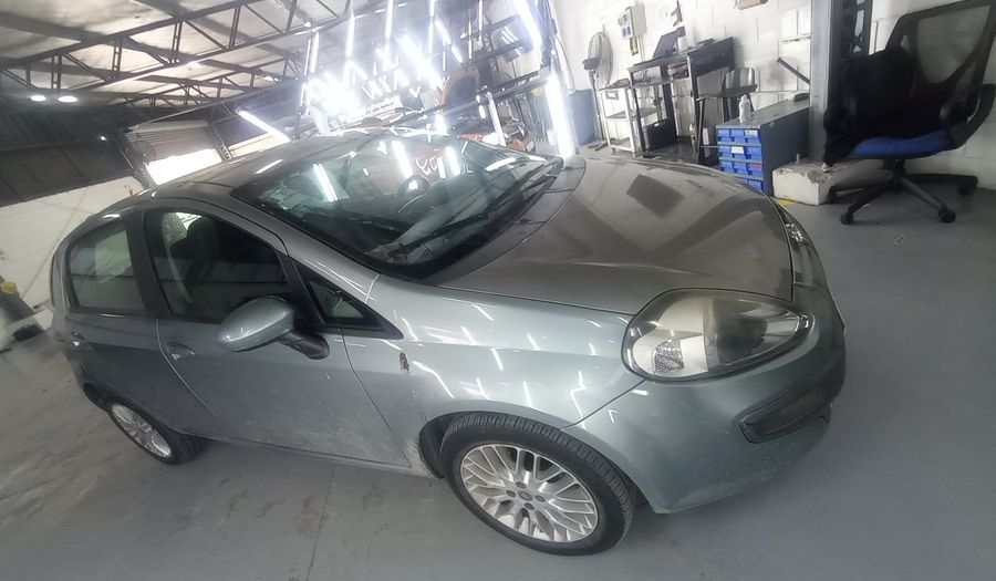 Fiat Punto 1.6 16V ESSENCE 5P Hatchback 2013