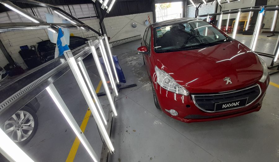 Peugeot 208 1.6 FELINE Hatchback 2013
