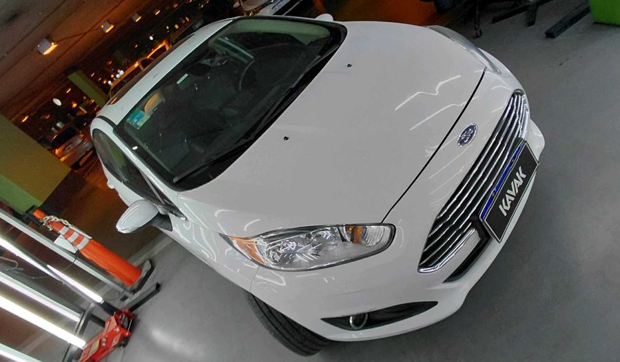 Ford Fiesta Kinetic Design 1.6 16V TITANIUM Hatchback 2017