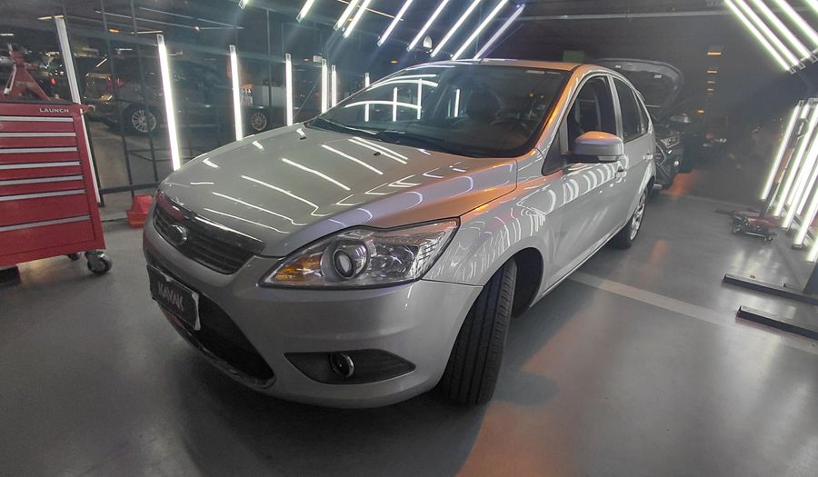 Ford Focus Ii 2.0 GHIA Hatchback 2011