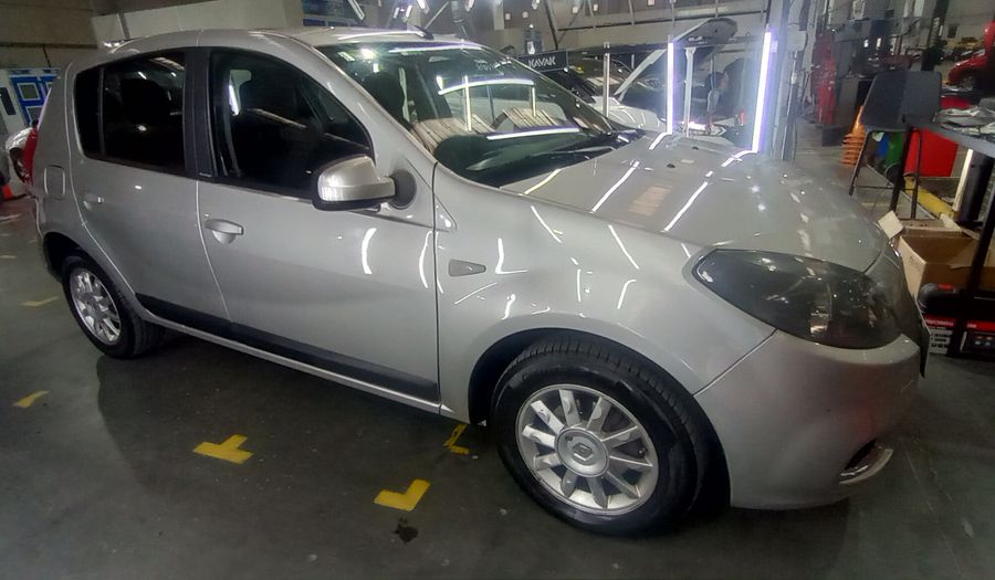 Renault Sandero 1.6 16V PRIVILEGE NAV Hatchback 2014