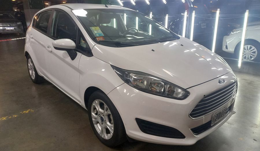 Ford Fiesta Kinetic Design 1.6 S PLUS Hatchback 2015