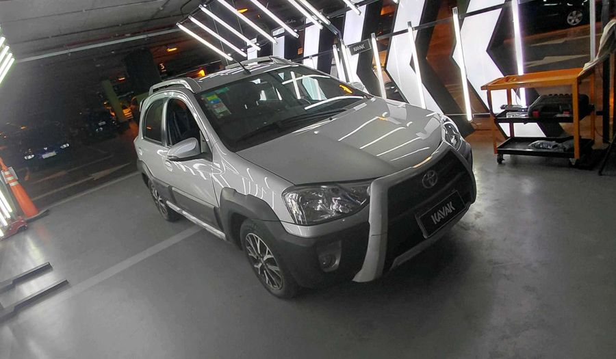 Toyota Etios 1.5 CROSS Hatchback 2017