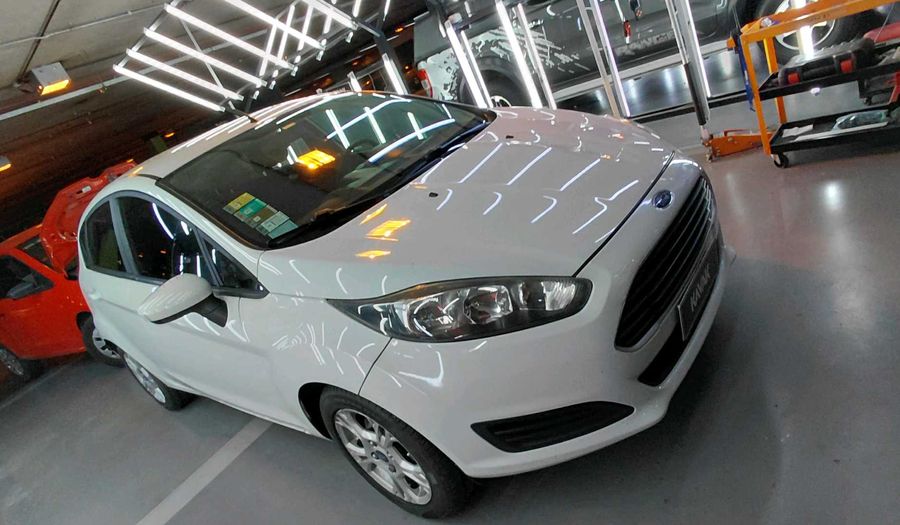 Ford Fiesta Kinetic Design 1.6 S PLUS Sedan 2014