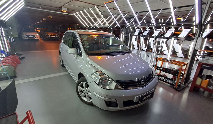 Nissan Tiida 1.8 TEKNA Hatchback 2014