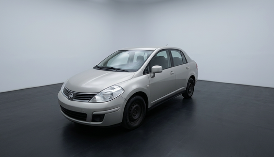 Nissan • Tiida
