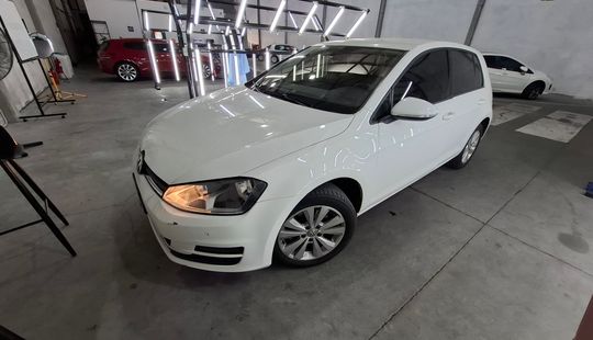 Volkswagen • Golf