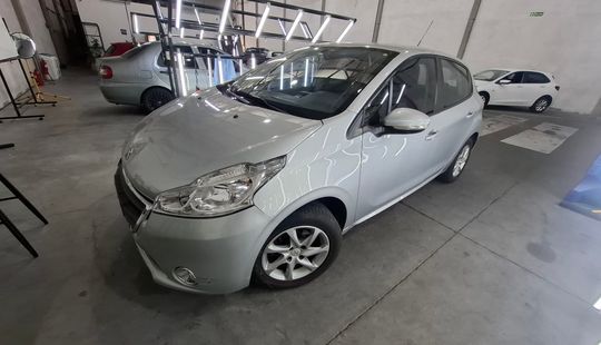 Peugeot • 208
