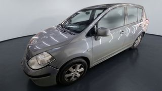 Nissan • Tiida