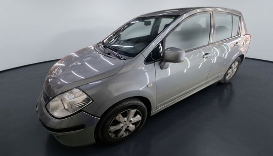 Nissan • Tiida