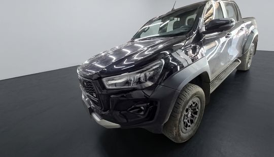 Toyota • Hilux