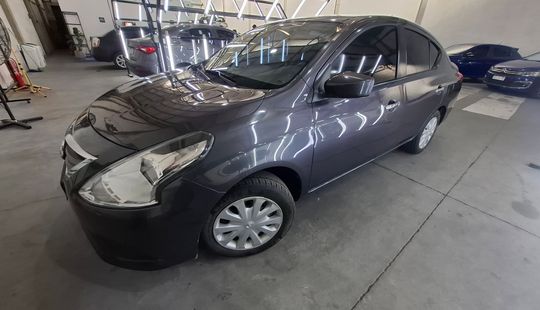 Nissan • Versa