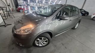 Peugeot • 208