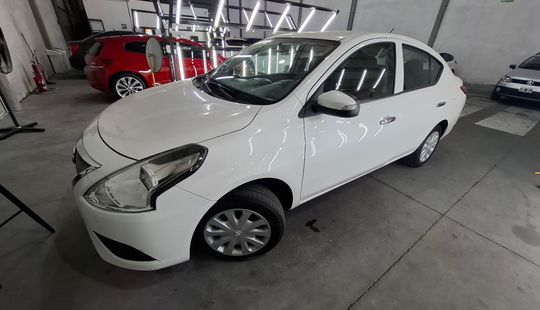 Nissan • Versa