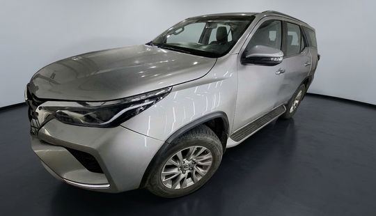 Toyota • SW4