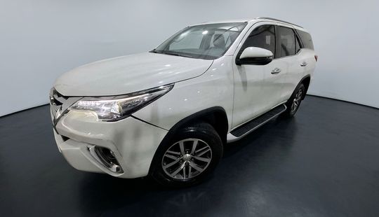 Toyota • SW4
