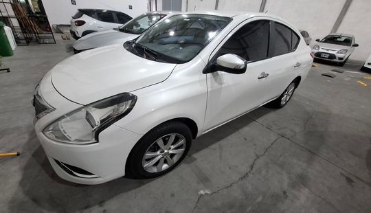 Nissan • Versa