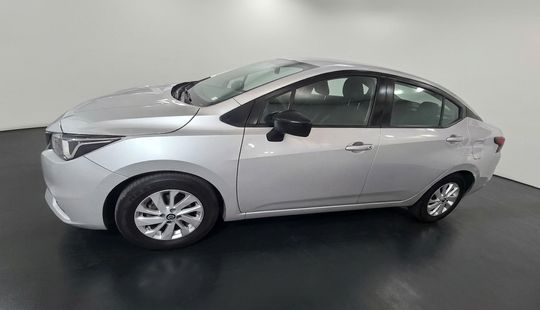 Nissan • Versa