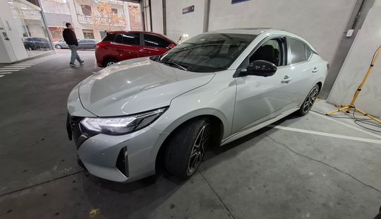 Nissan • Sentra