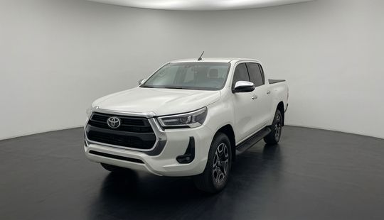 Toyota • Hilux