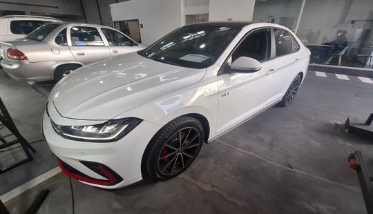 Volkswagen • Vento