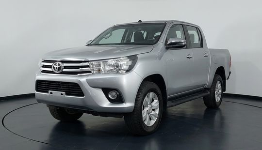 Toyota • Hilux