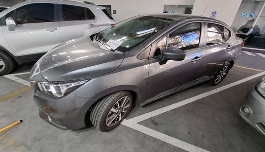 Nissan • Versa