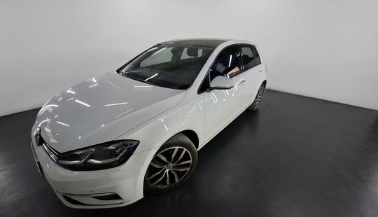 Volkswagen • Golf