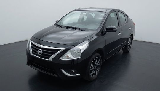 Nissan • Versa
