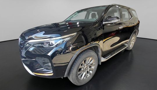 Toyota • SW4
