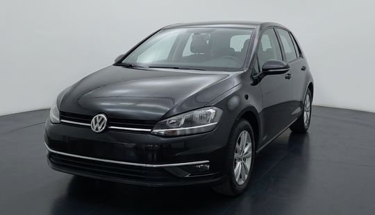 Volkswagen • Golf