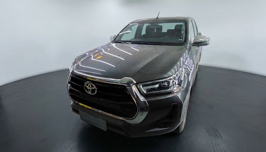 Toyota • Hilux
