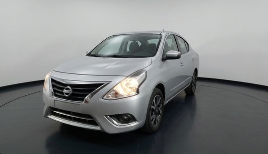 Nissan • Versa