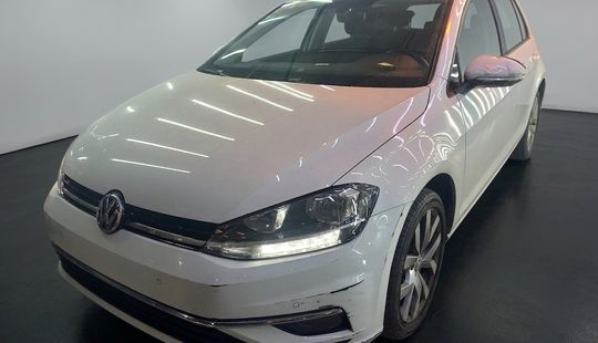 Volkswagen • Golf