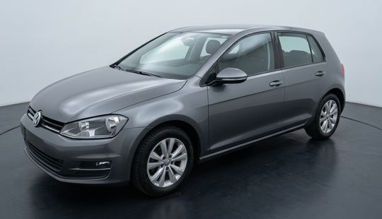 Volkswagen • Golf
