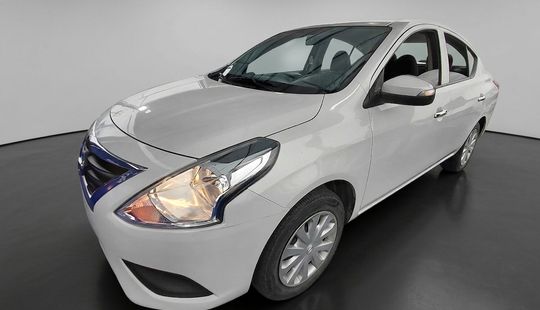 Nissan • Versa