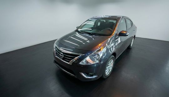 Nissan • Versa