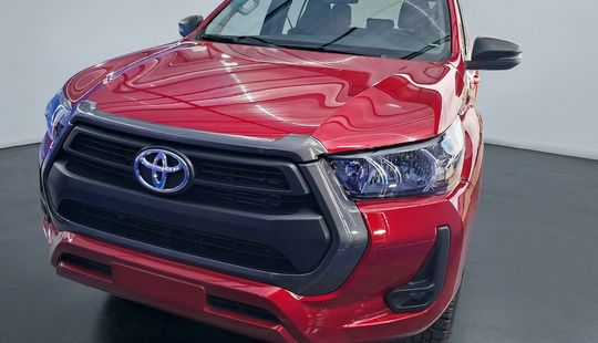 Toyota • Hilux