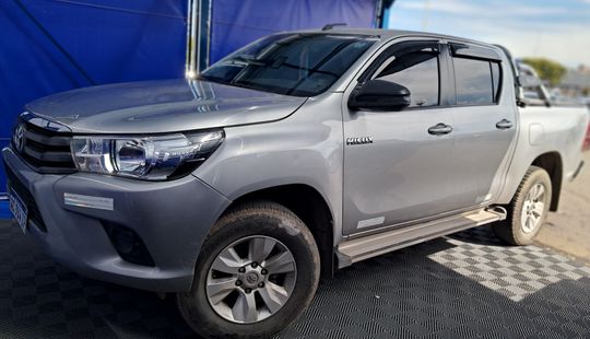 Toyota • Hilux