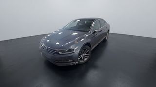 Volkswagen • Passat