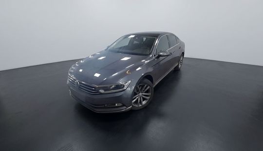 Volkswagen • Passat