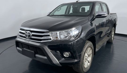 Toyota • Hilux