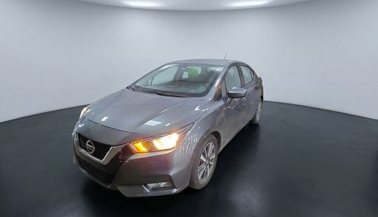Nissan • Versa