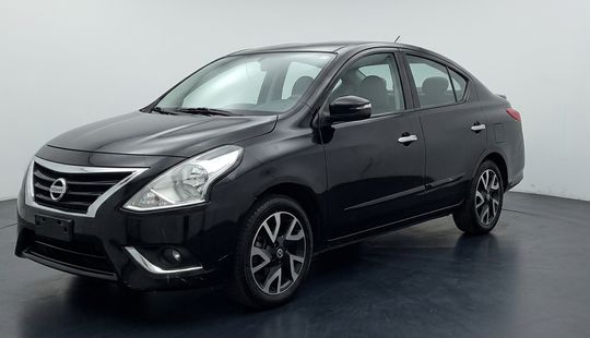 Nissan • Versa