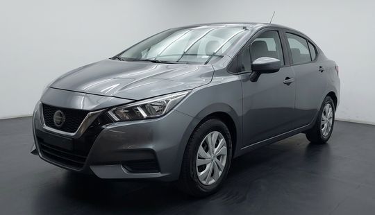 Nissan • Versa