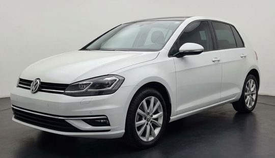 Volkswagen • Golf