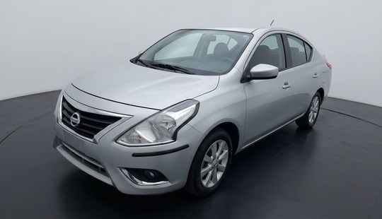 Nissan • Versa