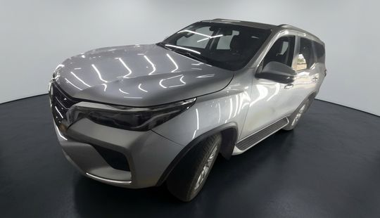 Toyota • SW4