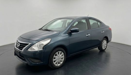 Nissan • Versa